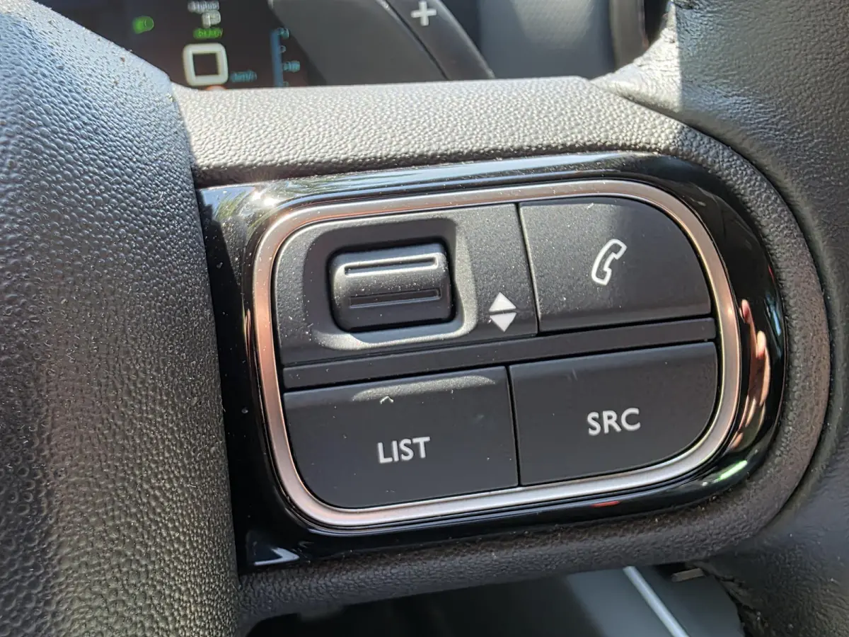 1.6 Plug-in Hybrid Feel | SOH 94.75% | Achteruitrijcamera | Climate control | Apple CarPlay / Android Auto | LM velgen |