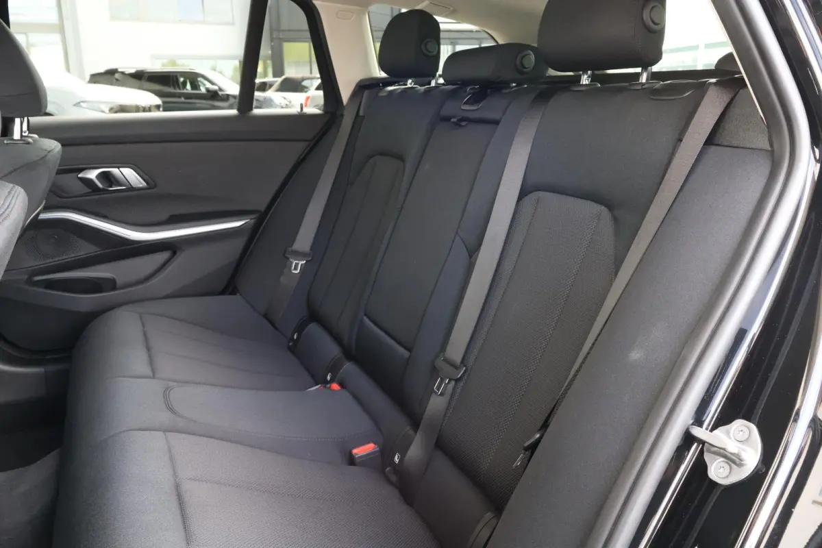 320e | Leder | PDC | Comforttoegang | Trekhaak |