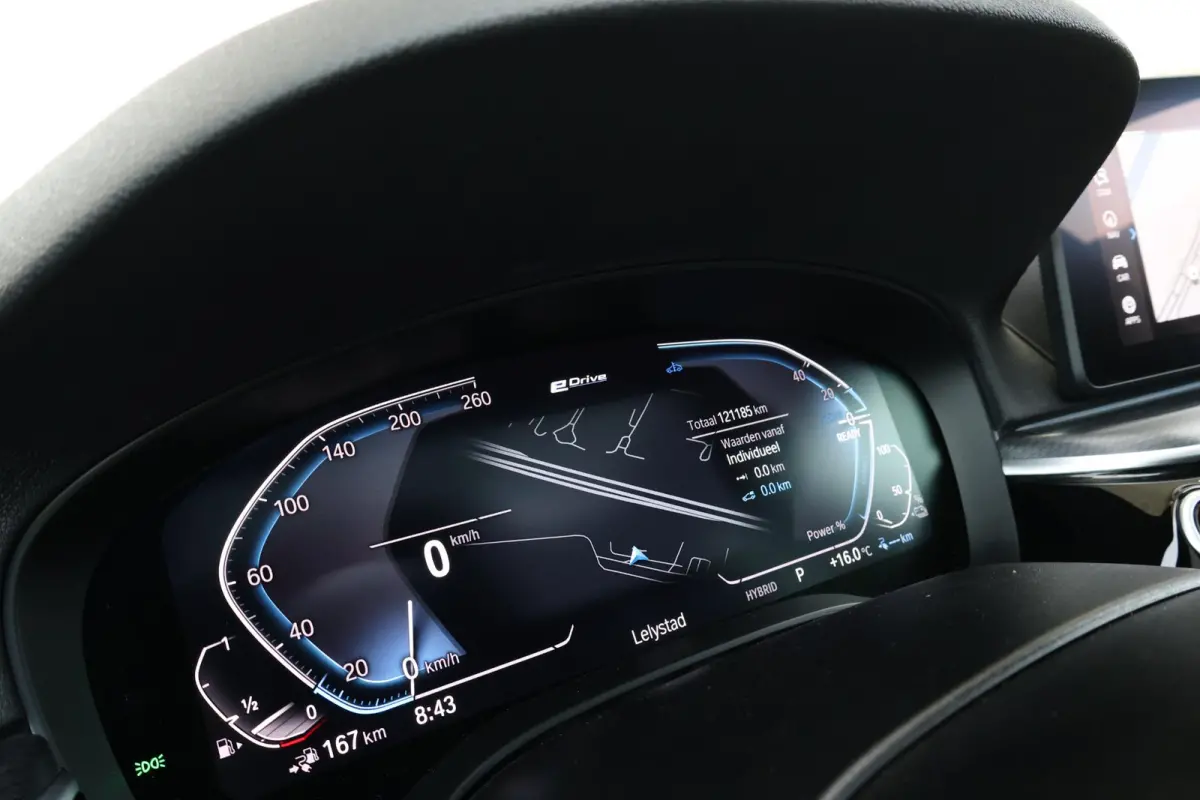 530e Business Edition Plus | M-Sport Pakket | Schuif/Kantel Dak | Stuur & Stoel Verwarming | Achteruitrijcamera | Head-Up | Laserlicht |