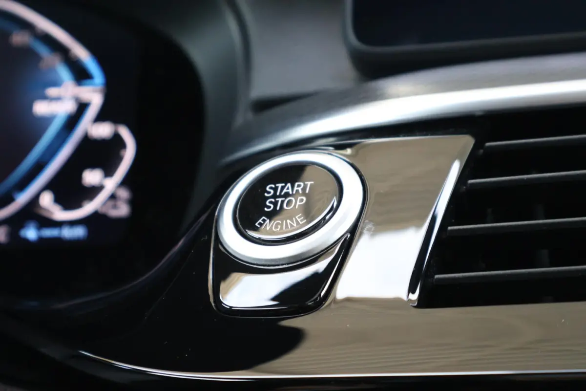 530e Business Edition Plus | M-Sport Pakket | Schuif/Kantel Dak | Stuur & Stoel Verwarming | Achteruitrijcamera | Head-Up | Laserlicht |