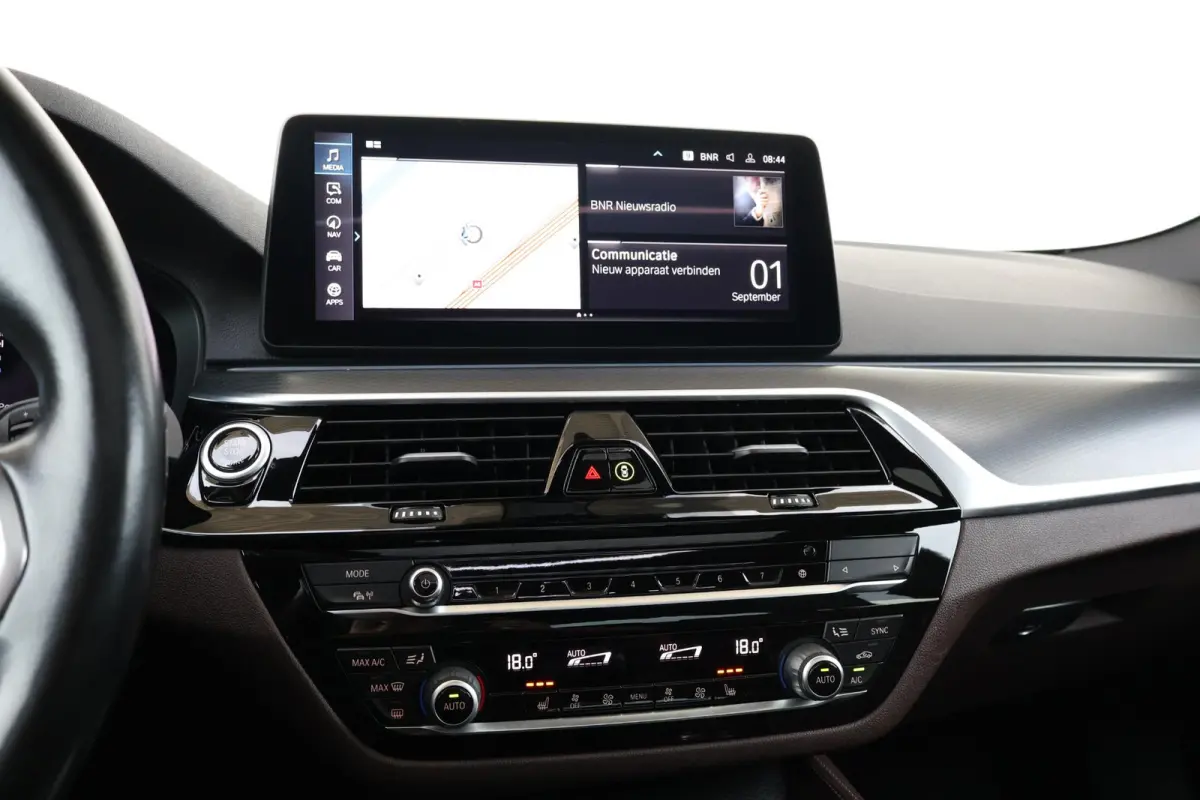 530e Business Edition Plus | M-Sport Pakket | Schuif/Kantel Dak | Stuur & Stoel Verwarming | Achteruitrijcamera | Head-Up | Laserlicht |