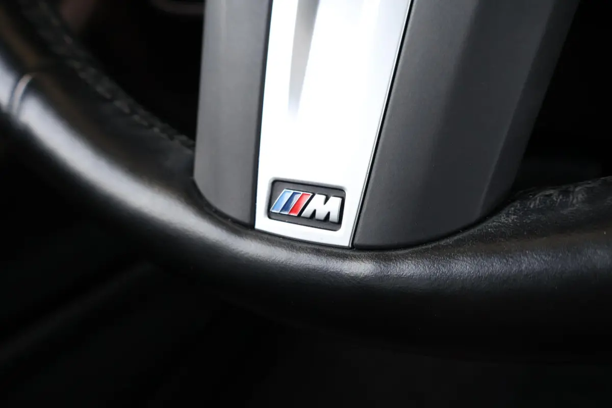 530e Business Edition Plus | M-Sport Pakket | Schuif/Kantel Dak | Stuur & Stoel Verwarming | Achteruitrijcamera | Head-Up | Laserlicht |