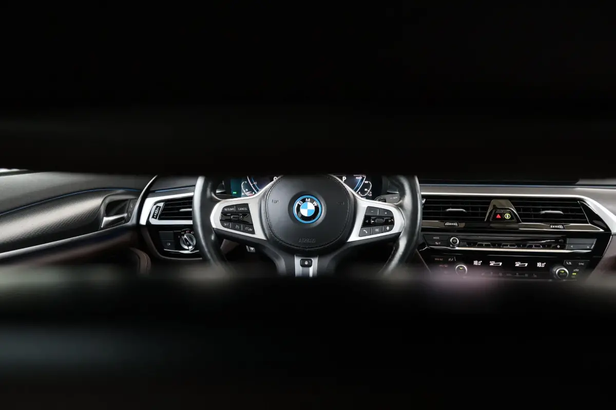 530e Business Edition Plus | M-Sport Pakket | Schuif/Kantel Dak | Stuur & Stoel Verwarming | Achteruitrijcamera | Head-Up | Laserlicht |