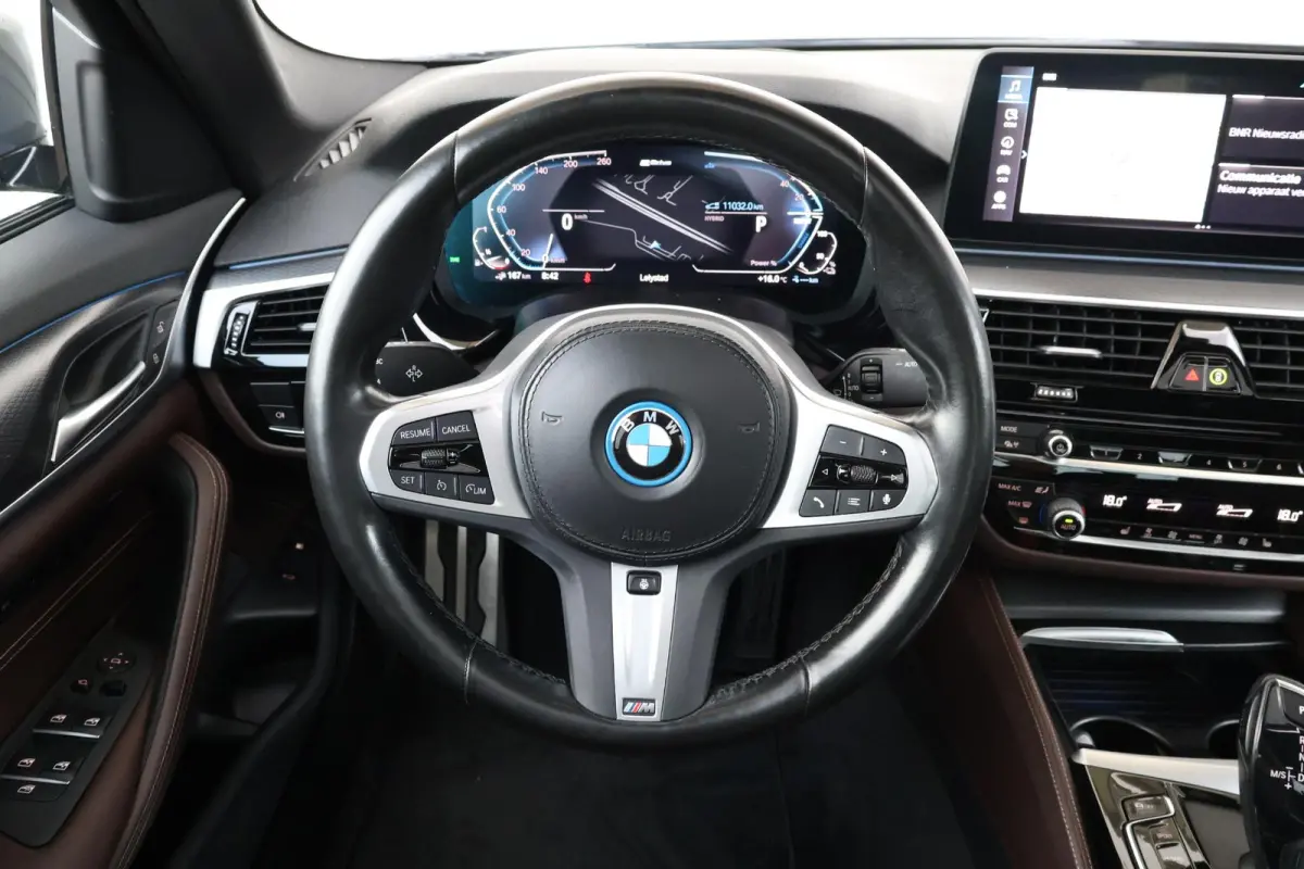 530e Business Edition Plus | M-Sport Pakket | Schuif/Kantel Dak | Stuur & Stoel Verwarming | Achteruitrijcamera | Head-Up | Laserlicht |