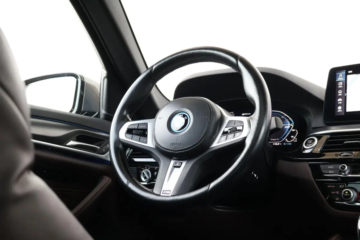 530e Business Edition Plus | M-Sport Pakket | Schuif/Kantel Dak | Stuur & Stoel Verwarming | Achteruitrijcamera | Head-Up | Laserlicht |