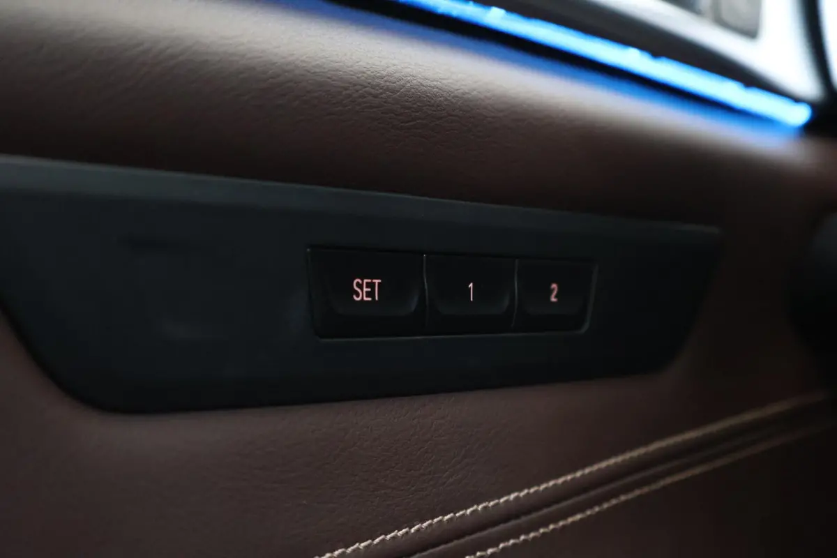 530e Business Edition Plus | M-Sport Pakket | Schuif/Kantel Dak | Stuur & Stoel Verwarming | Achteruitrijcamera | Head-Up | Laserlicht |