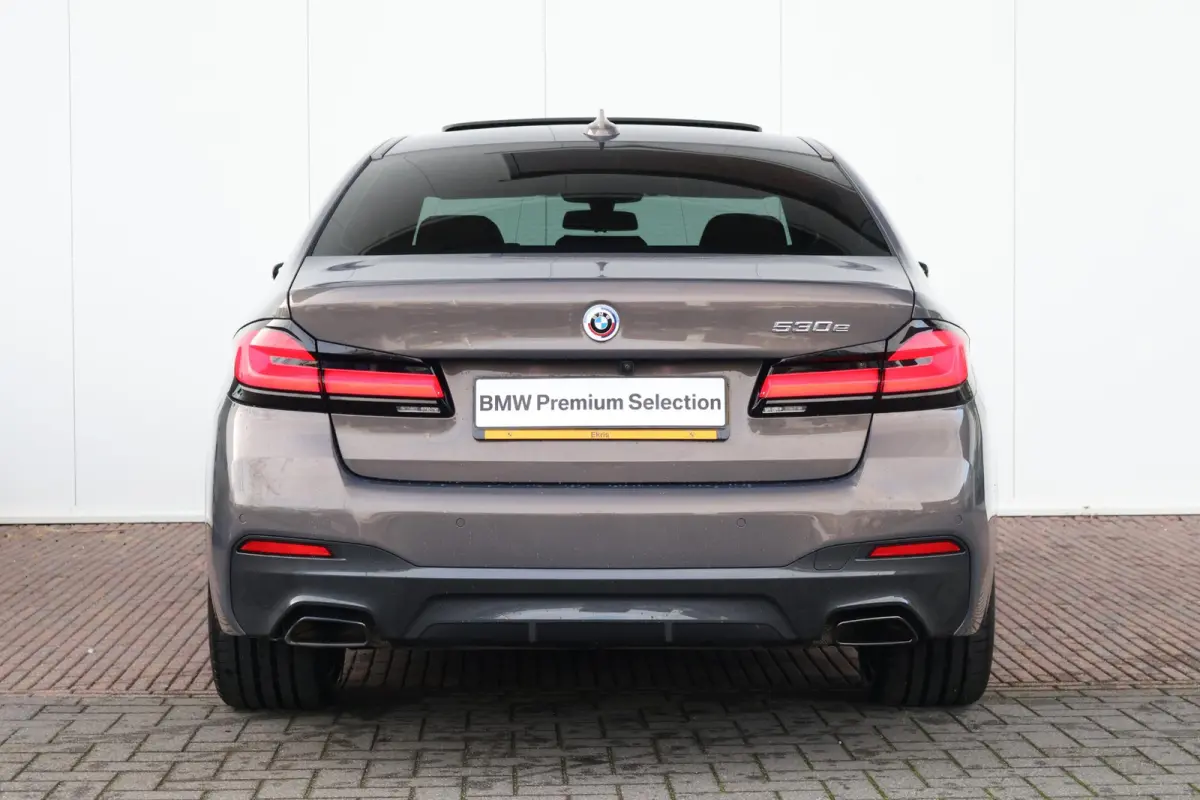 530e Business Edition Plus | M-Sport Pakket | Schuif/Kantel Dak | Stuur & Stoel Verwarming | Achteruitrijcamera | Head-Up | Laserlicht |