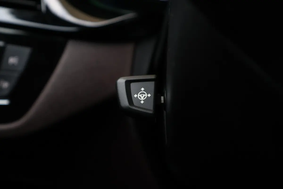 530e Business Edition Plus | M-Sport Pakket | Schuif/Kantel Dak | Stuur & Stoel Verwarming | Achteruitrijcamera | Head-Up | Laserlicht |