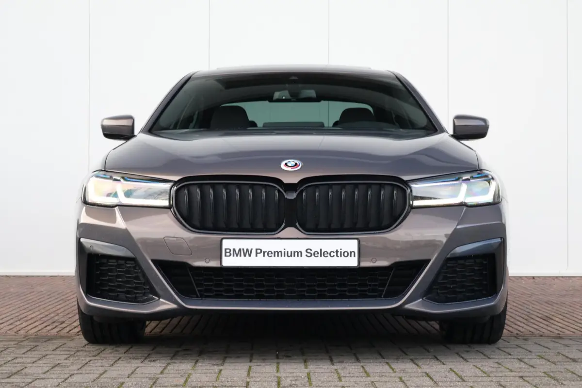 530e Business Edition Plus | M-Sport Pakket | Schuif/Kantel Dak | Stuur & Stoel Verwarming | Achteruitrijcamera | Head-Up | Laserlicht |