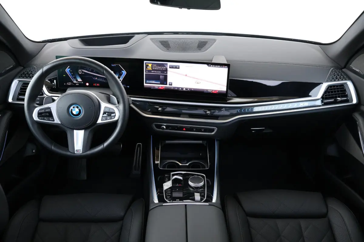xDrive50e | Sport Pakket Pro | Panorama Dak | 22'' LM | Comfortstoelen | Active Steering | Trekhaak |