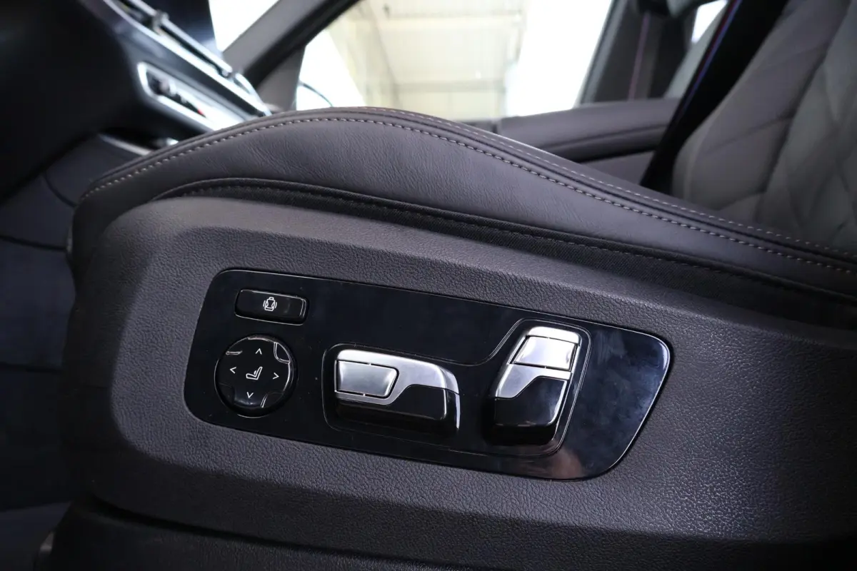 xDrive50e | Sport Pakket Pro | Panorama Dak | 22'' LM | Comfortstoelen | Active Steering | Trekhaak |