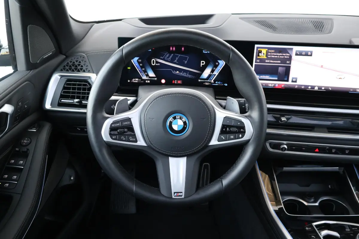xDrive50e | Sport Pakket Pro | Panorama Dak | 22'' LM | Comfortstoelen | Active Steering | Trekhaak |