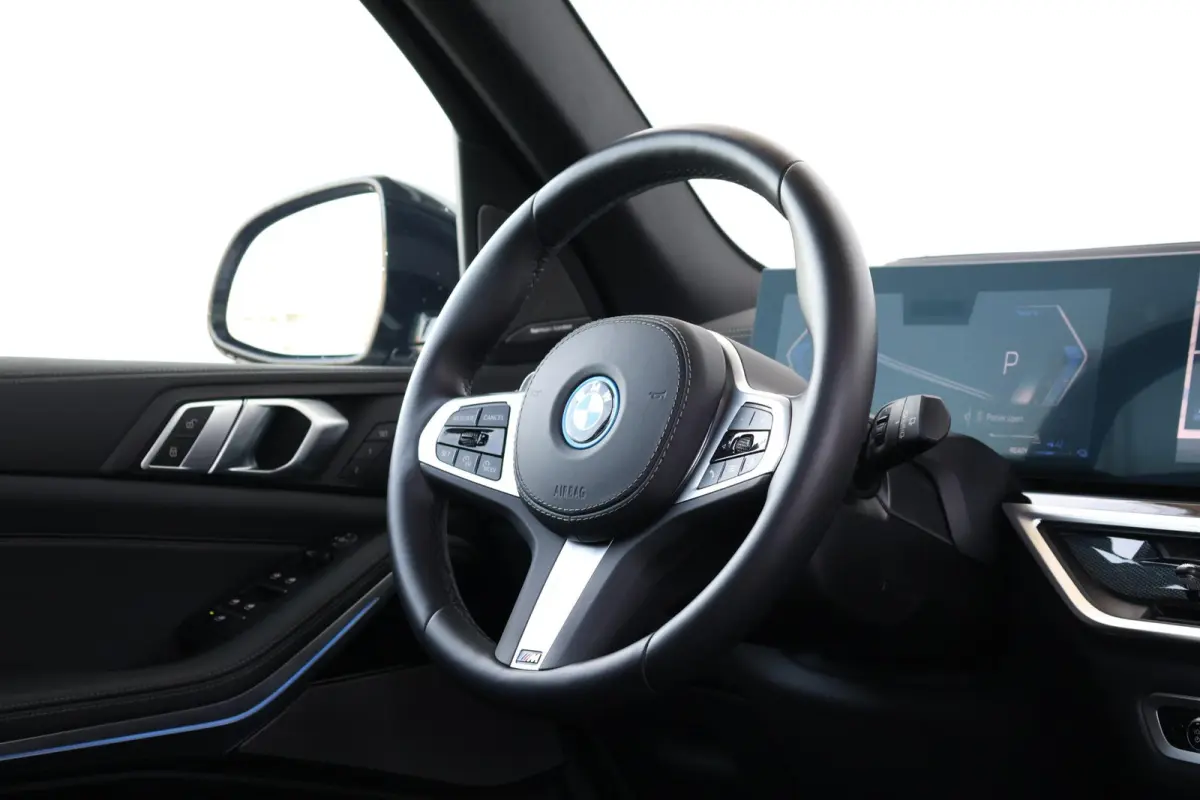 xDrive50e | Sport Pakket Pro | Panorama Dak | 22'' LM | Comfortstoelen | Active Steering | Trekhaak |