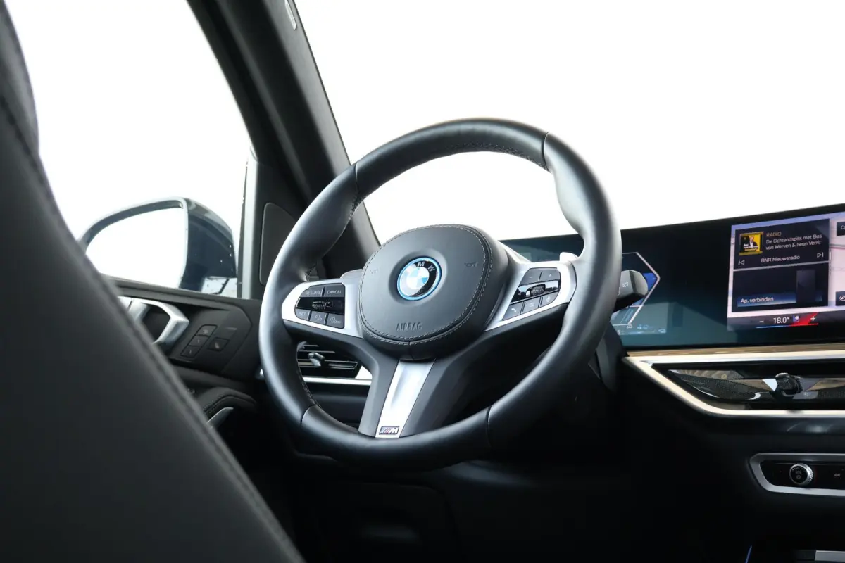 xDrive50e | Sport Pakket Pro | Panorama Dak | 22'' LM | Comfortstoelen | Active Steering | Trekhaak |