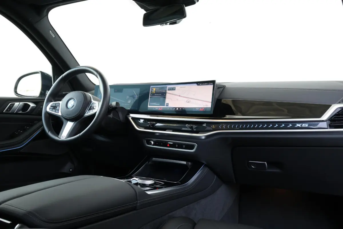 xDrive50e | Sport Pakket Pro | Panorama Dak | 22'' LM | Comfortstoelen | Active Steering | Trekhaak |