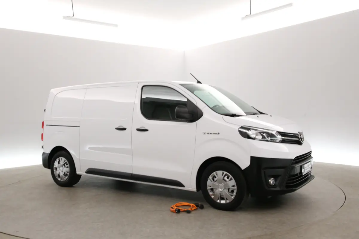Worker 75 kWh Extra Range L2H1 | Snelladen | SOH 99% | Airco | Cruise | Carplay | 3 Zits | Parkeersens.