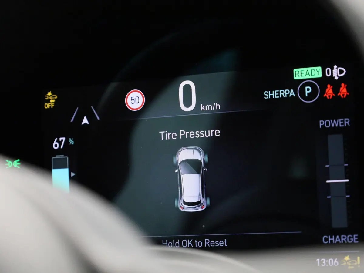 500e 42 kWh (Red) | Apple Carplay/Android Auto | Achteruitrijcamera | Cruise Control | Lichtmetalen Velgen |