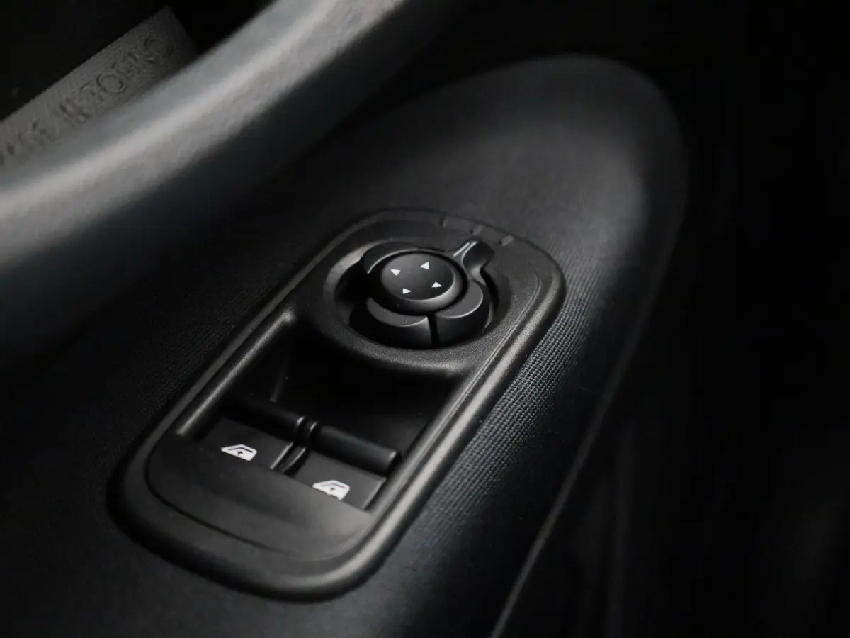 500e 42 kWh (Red) | Apple Carplay/Android Auto | Achteruitrijcamera | Cruise Control | Lichtmetalen Velgen |