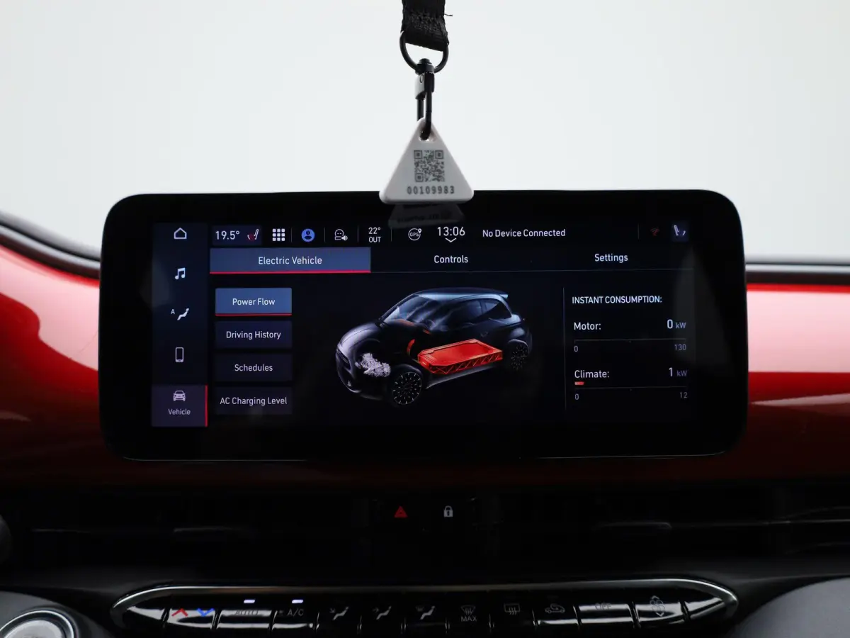 500e 42 kWh (Red) | Apple Carplay/Android Auto | Achteruitrijcamera | Cruise Control | Lichtmetalen Velgen |