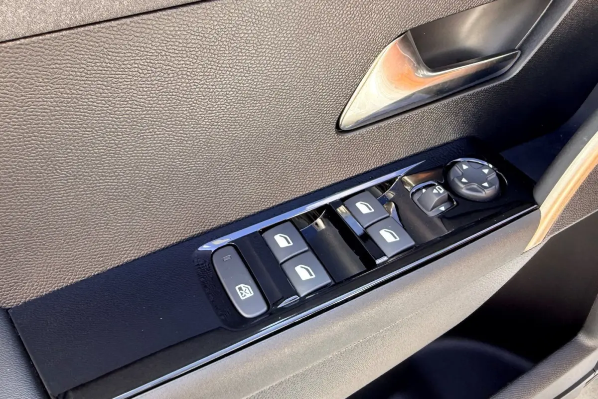 LX 51 kWh ZEER COMPLEET! NIEUWE AUTO! 10X OP VOORRAAD!