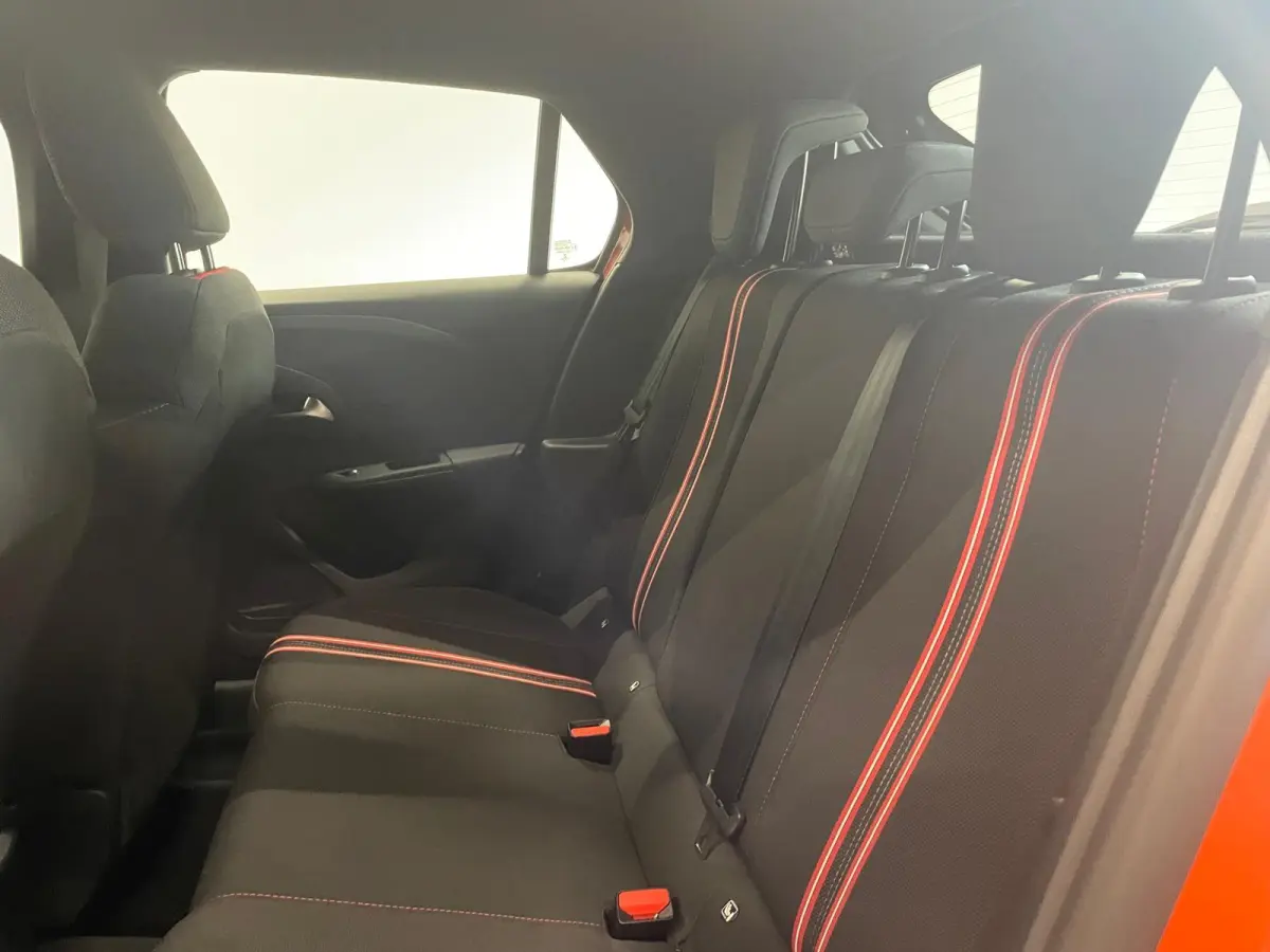 1.2 102pk GS Line Opel Corsa 1.2 GS Line | Navigatie | Apple Carplay/Android Auto | Airco | Cruise Control | Lichtmetalen velgen | Digitaal Dashboard | Sportstoelen