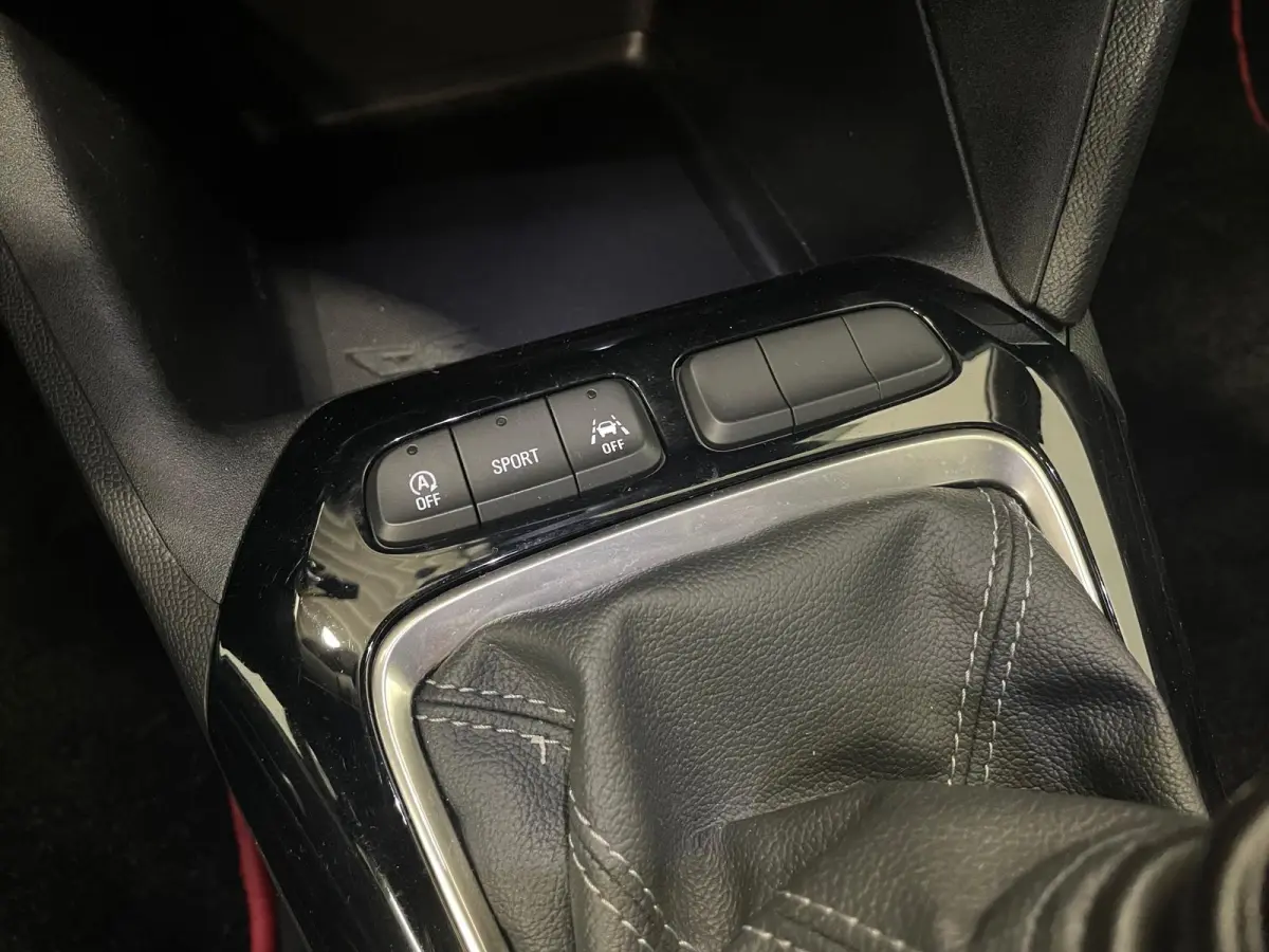 1.2 102pk GS Line Opel Corsa 1.2 GS Line | Navigatie | Apple Carplay/Android Auto | Airco | Cruise Control | Lichtmetalen velgen | Digitaal Dashboard | Sportstoelen