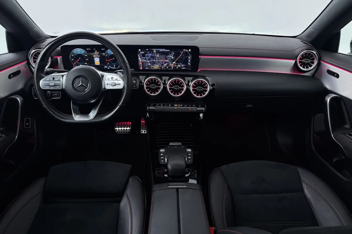 200 Business Solution AMG (PANORAMADAK, STOELVERWARMING, SFEERVERLICHTING, CAMERA, CRUISE