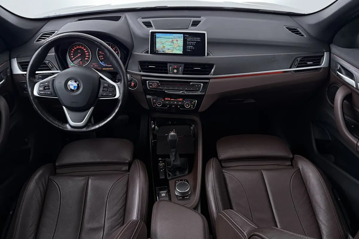 SDrive20i Corporate Lease High Executive (PANORAMADAK, CAMERA, STOELVERWARMING, HEAD-UP DI