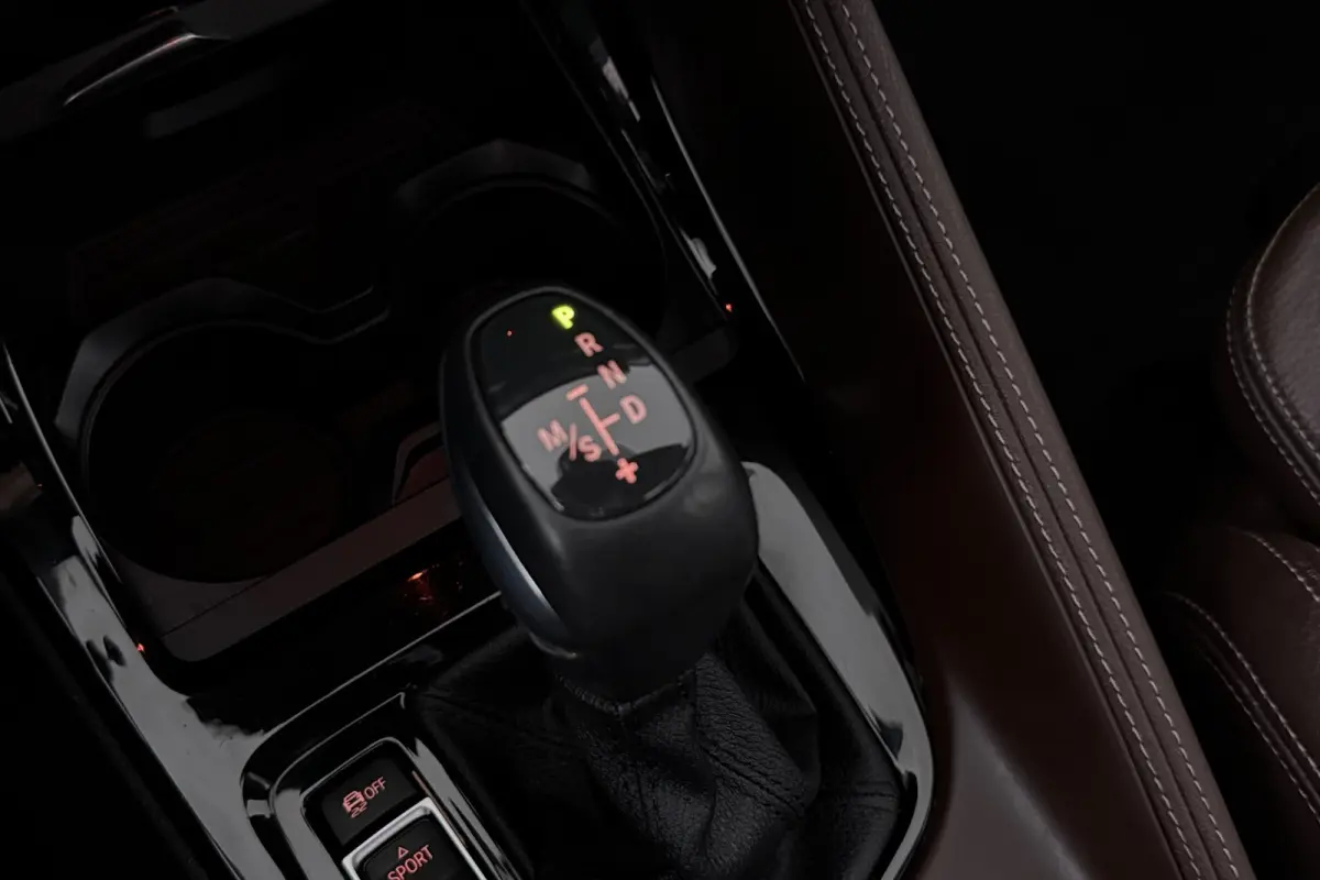SDrive20i Corporate Lease High Executive (PANORAMADAK, CAMERA, STOELVERWARMING, HEAD-UP DI