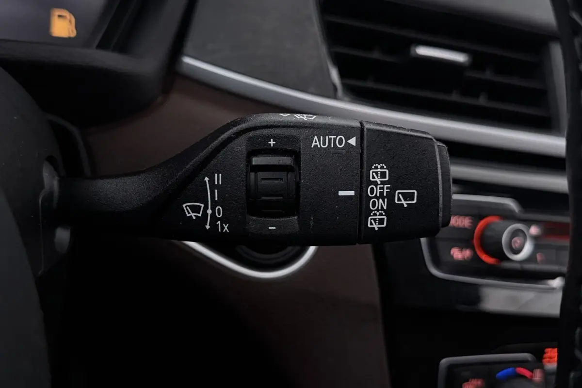 SDrive20i Corporate Lease High Executive (PANORAMADAK, CAMERA, STOELVERWARMING, HEAD-UP DI