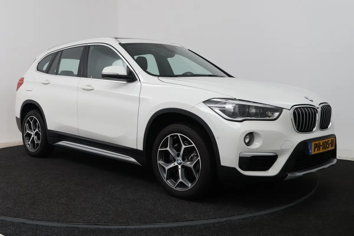 SDrive20i Corporate Lease High Executive (PANORAMADAK, CAMERA, STOELVERWARMING, HEAD-UP DI