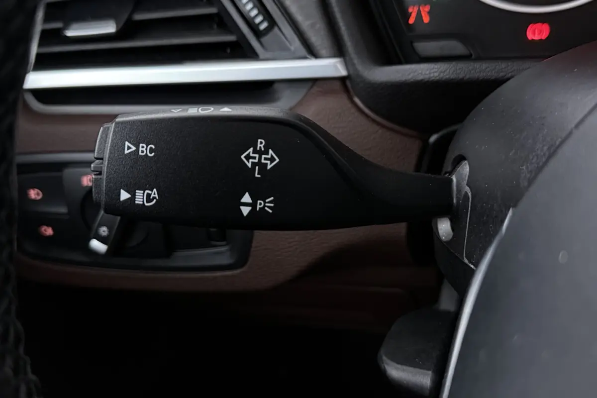 SDrive20i Corporate Lease High Executive (PANORAMADAK, CAMERA, STOELVERWARMING, HEAD-UP DI