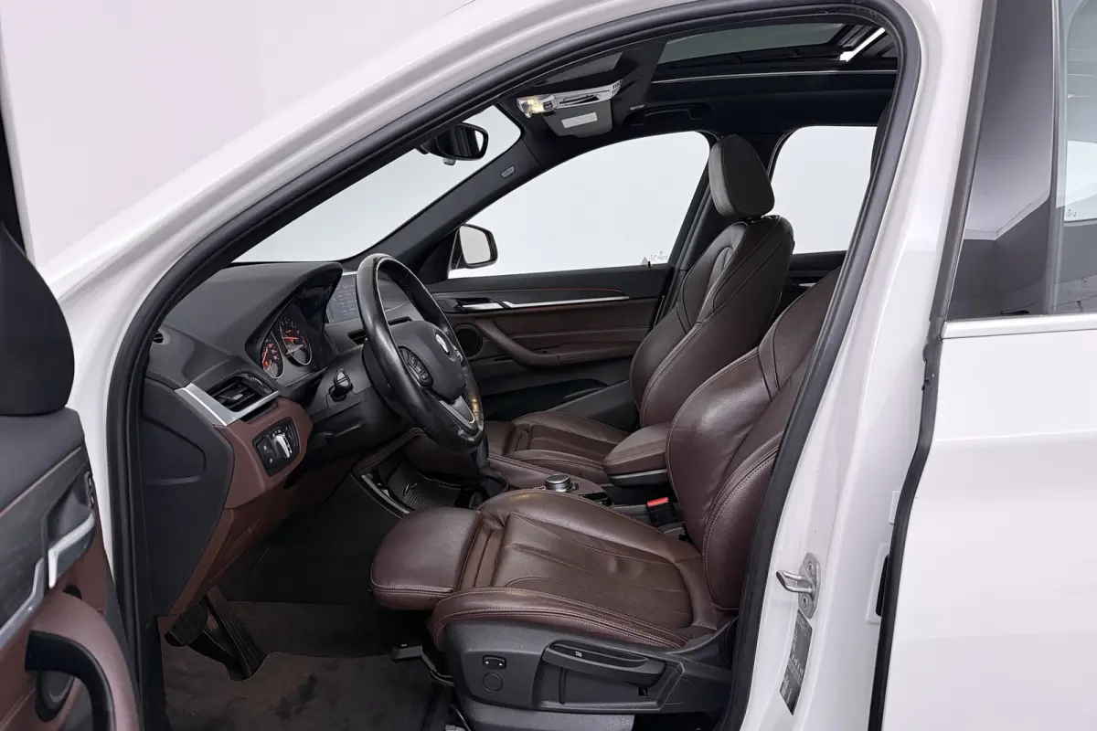 SDrive20i Corporate Lease High Executive (PANORAMADAK, CAMERA, STOELVERWARMING, HEAD-UP DI