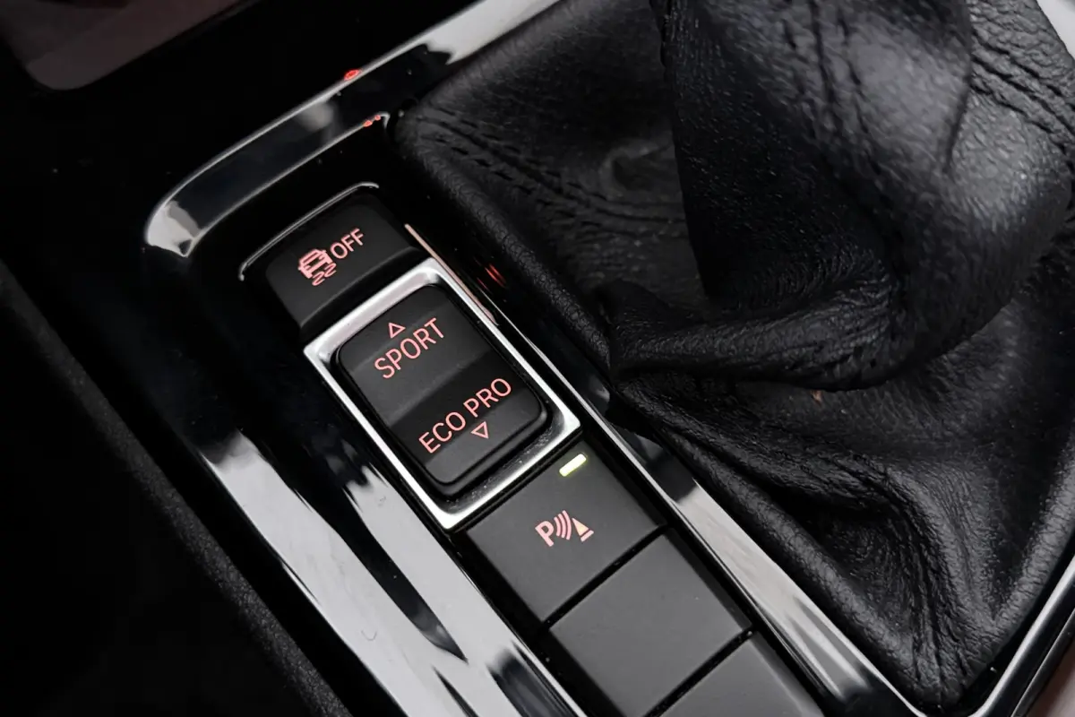 SDrive20i Corporate Lease High Executive (PANORAMADAK, CAMERA, STOELVERWARMING, HEAD-UP DI