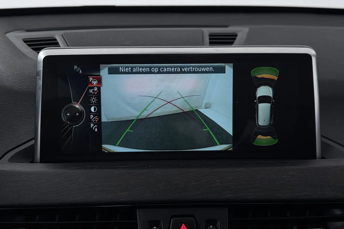 SDrive20i Corporate Lease High Executive (PANORAMADAK, CAMERA, STOELVERWARMING, HEAD-UP DI