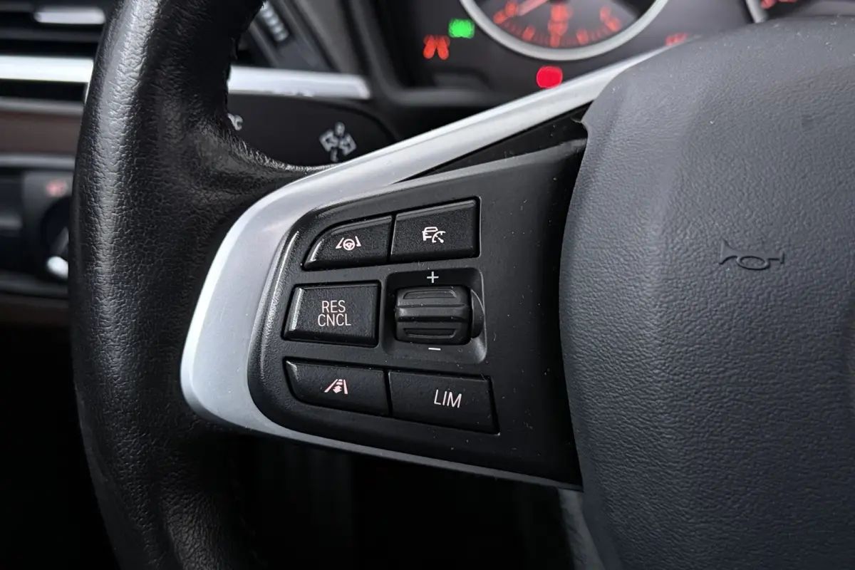 SDrive20i Corporate Lease High Executive (PANORAMADAK, CAMERA, STOELVERWARMING, HEAD-UP DI
