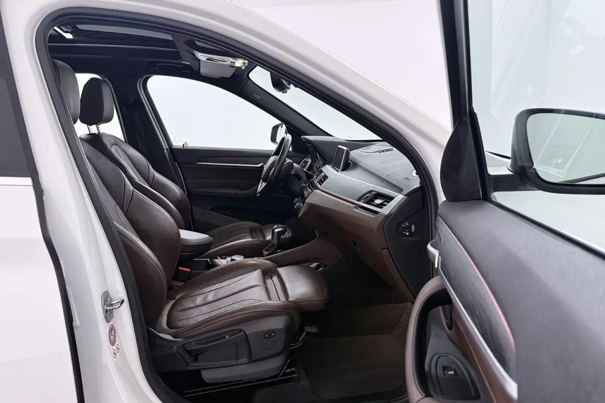 SDrive20i Corporate Lease High Executive (PANORAMADAK, CAMERA, STOELVERWARMING, HEAD-UP DI