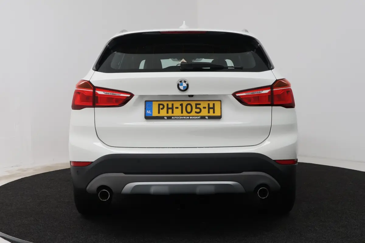 SDrive20i Corporate Lease High Executive (PANORAMADAK, CAMERA, STOELVERWARMING, HEAD-UP DI