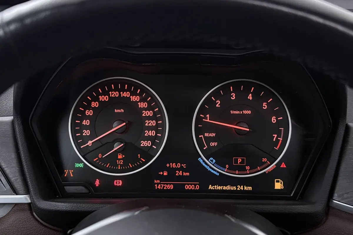 SDrive20i Corporate Lease High Executive (PANORAMADAK, CAMERA, STOELVERWARMING, HEAD-UP DI
