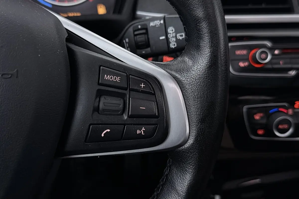 SDrive20i Corporate Lease High Executive (PANORAMADAK, CAMERA, STOELVERWARMING, HEAD-UP DI