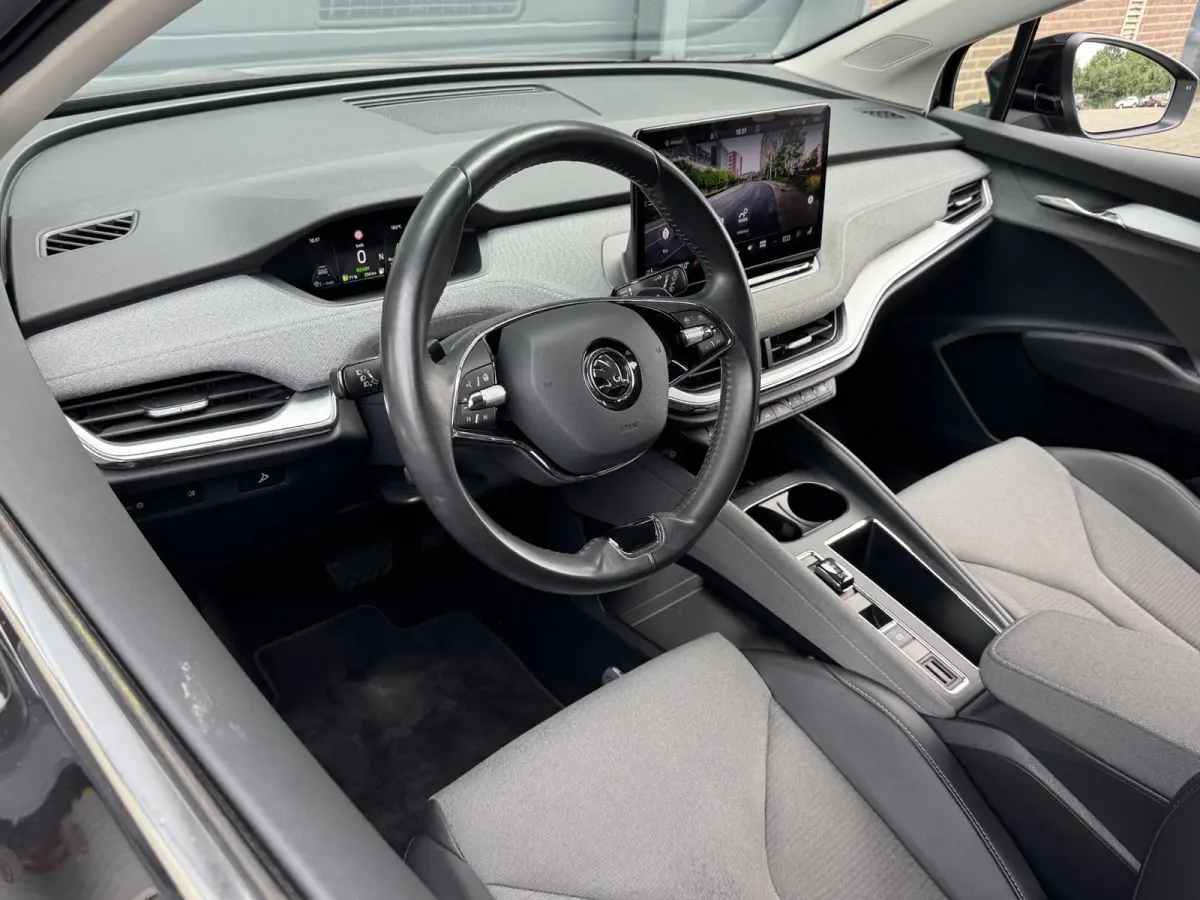 80 (95% SOH) I GROOT ACCUPAKKET I ADAPTIVE CRUISE CONTROL I STOELVERWARMING I P-CAMERA