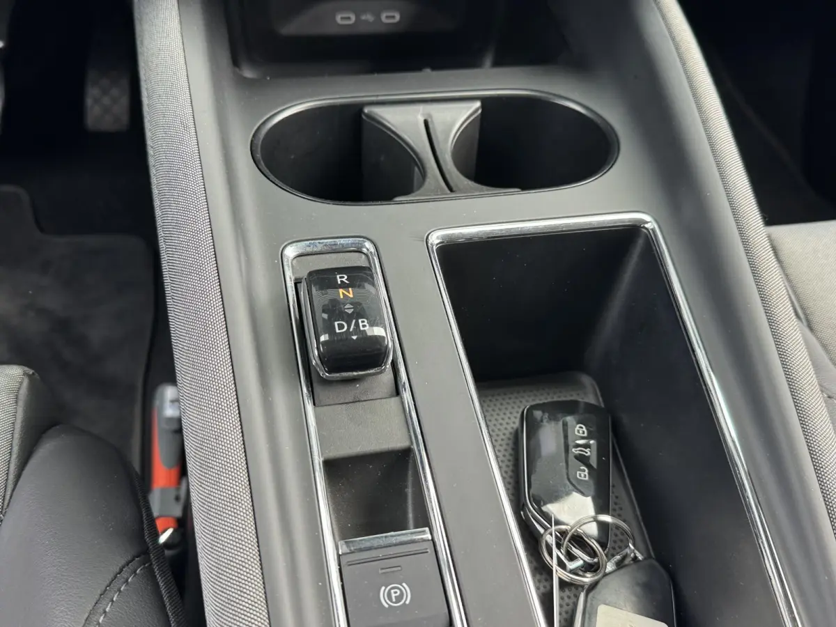 80 (95% SOH) I GROOT ACCUPAKKET I ADAPTIVE CRUISE CONTROL I STOELVERWARMING I P-CAMERA