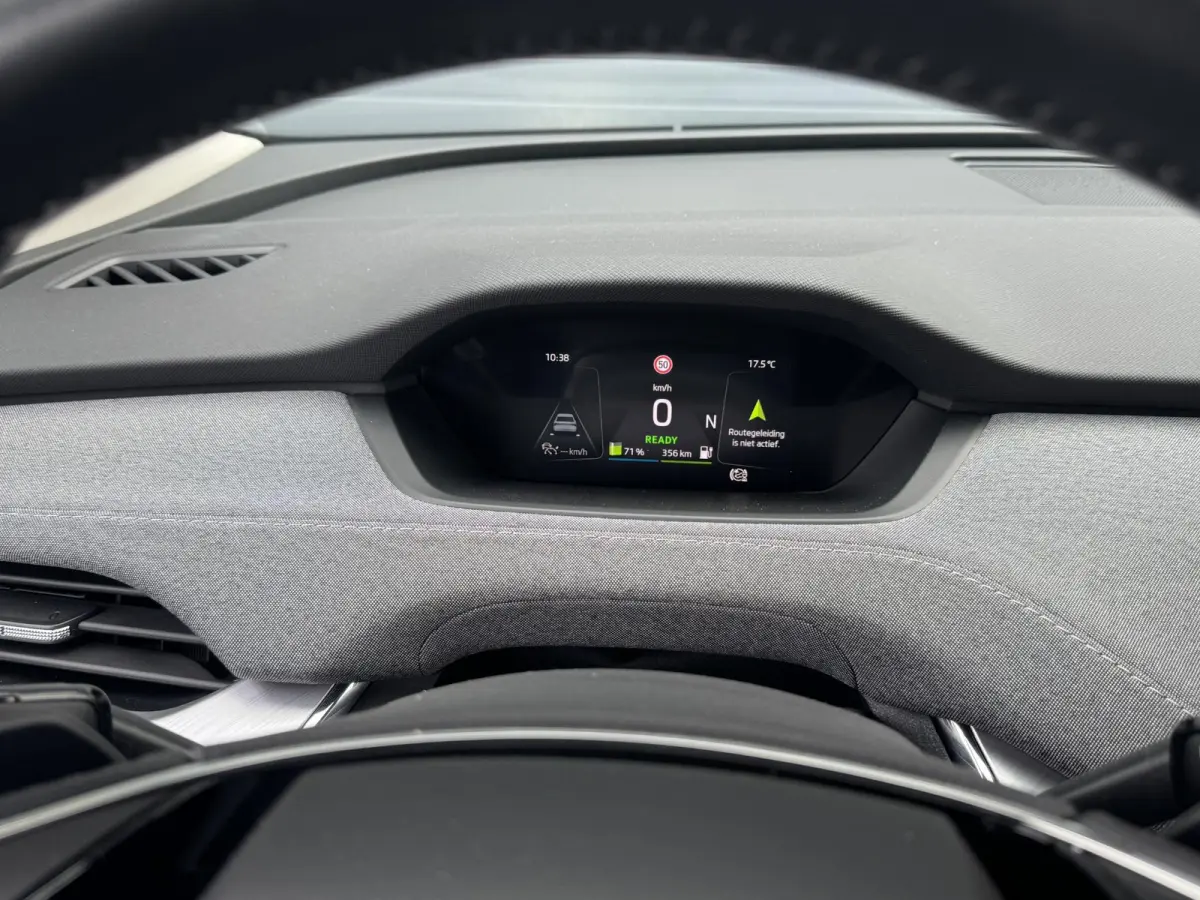 80 (95% SOH) I GROOT ACCUPAKKET I ADAPTIVE CRUISE CONTROL I STOELVERWARMING I P-CAMERA