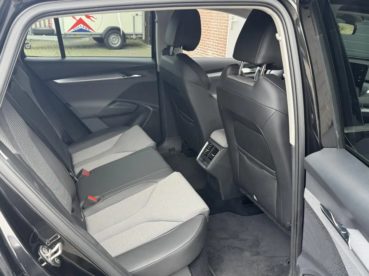 80 (95% SOH) I GROOT ACCUPAKKET I ADAPTIVE CRUISE CONTROL I STOELVERWARMING I P-CAMERA