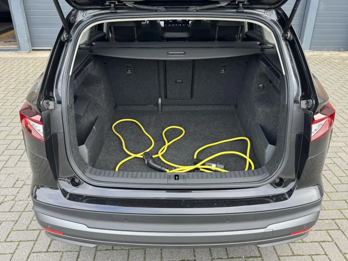 80 (95% SOH) I GROOT ACCUPAKKET I ADAPTIVE CRUISE CONTROL I STOELVERWARMING I P-CAMERA