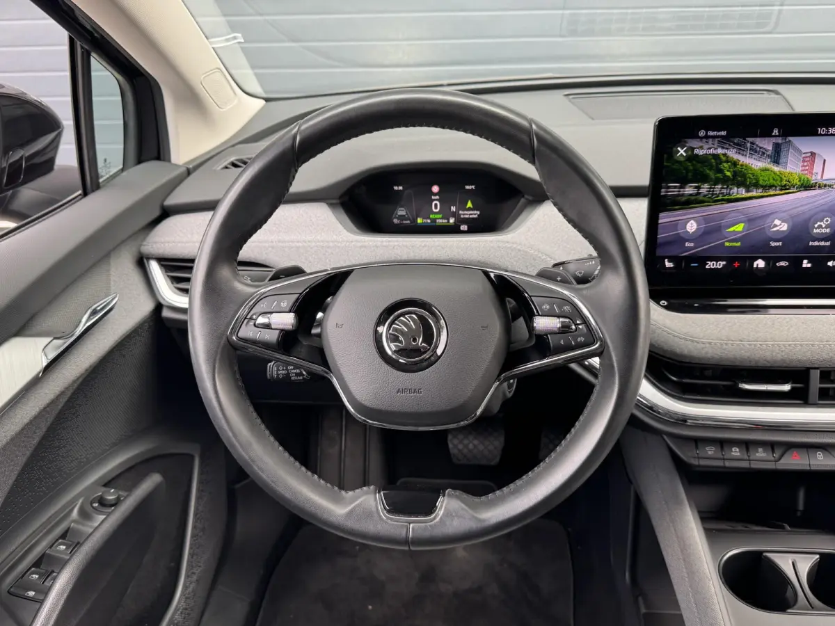 80 (95% SOH) I GROOT ACCUPAKKET I ADAPTIVE CRUISE CONTROL I STOELVERWARMING I P-CAMERA