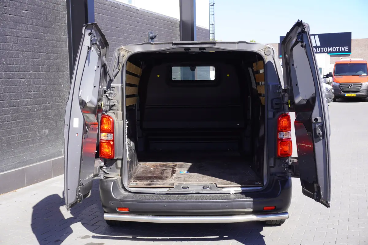2.0 BlueHDI L2 145PK AUTOMAAT EURO 6 - Airco - PDC - Camera - €16.900,- Excl.