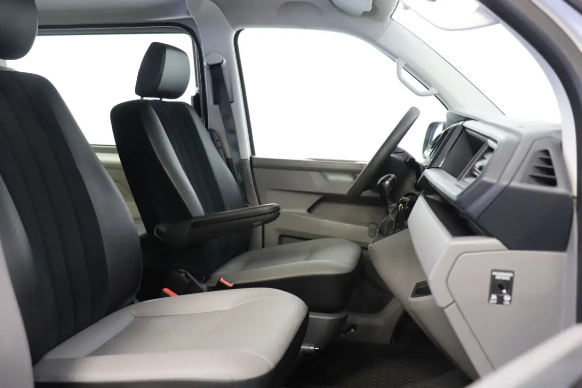 2.0 TDI 150PK Automaat Dubbele Cabine EURO 6 - Airco - Cruise - Camera - € 18.900,- Excl.