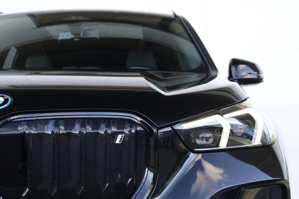 xDrive30 Launch Edition 67 kWh | M-Sport Pakket | Panorama Dak | Trekhaak | Comforttoegang | Harman Kardon | Pakring Asisstant Plus | Head-Up | Stuur & Stoelverwarming |