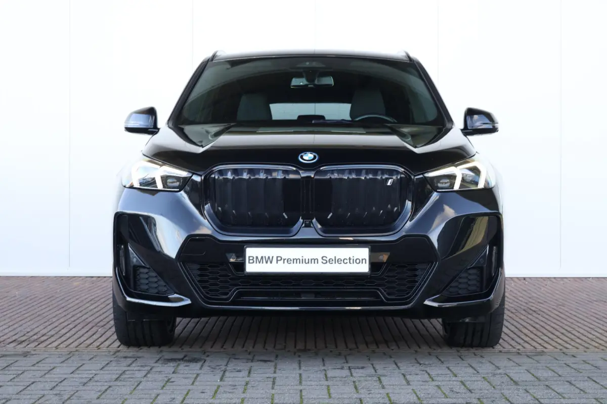 xDrive30 Launch Edition 67 kWh | M-Sport Pakket | Panorama Dak | Trekhaak | Comforttoegang | Harman Kardon | Pakring Asisstant Plus | Head-Up | Stuur & Stoelverwarming |